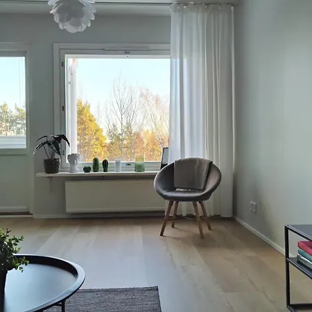 Green Getaway - Near Helsinki Airport, Top-floor, Free Parking & Wifi Apartment *