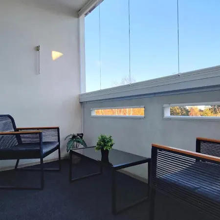 Apartment Green Getaway - Near Helsinki Airport, Top-floor, Free Parking & Wifi