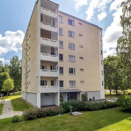 Green Getaway - Near Helsinki Airport, Top-floor, Free Parking & Wifi Apartment *